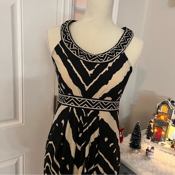 BCBG MaxAzaria Mini Dress size small black and white - Picture 7 of 8